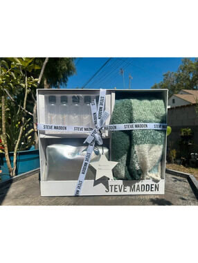 Steve Madden Winter travel kit